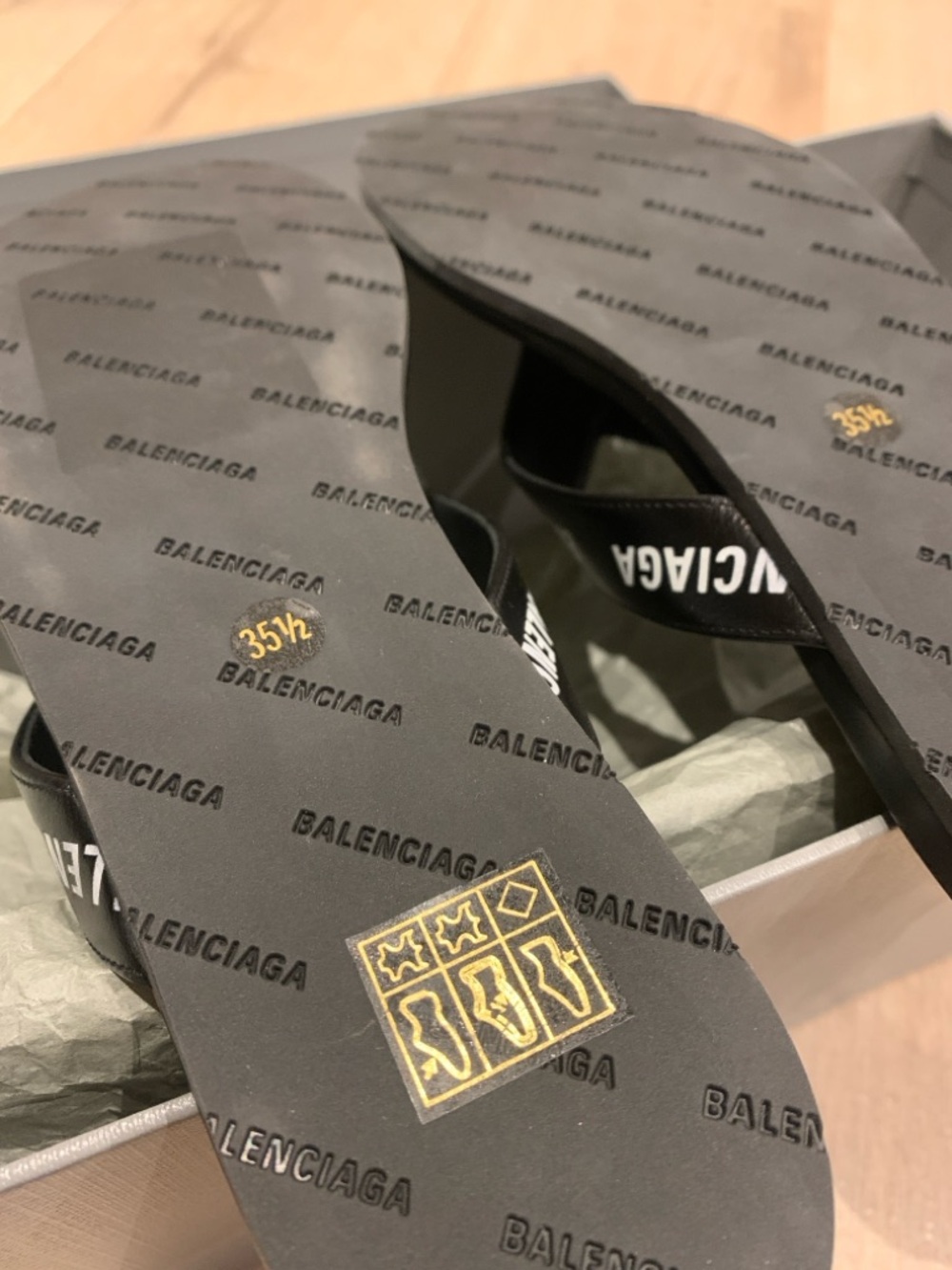 Balenciaga Black Logo Thong Sandals - Picture 4 of 8